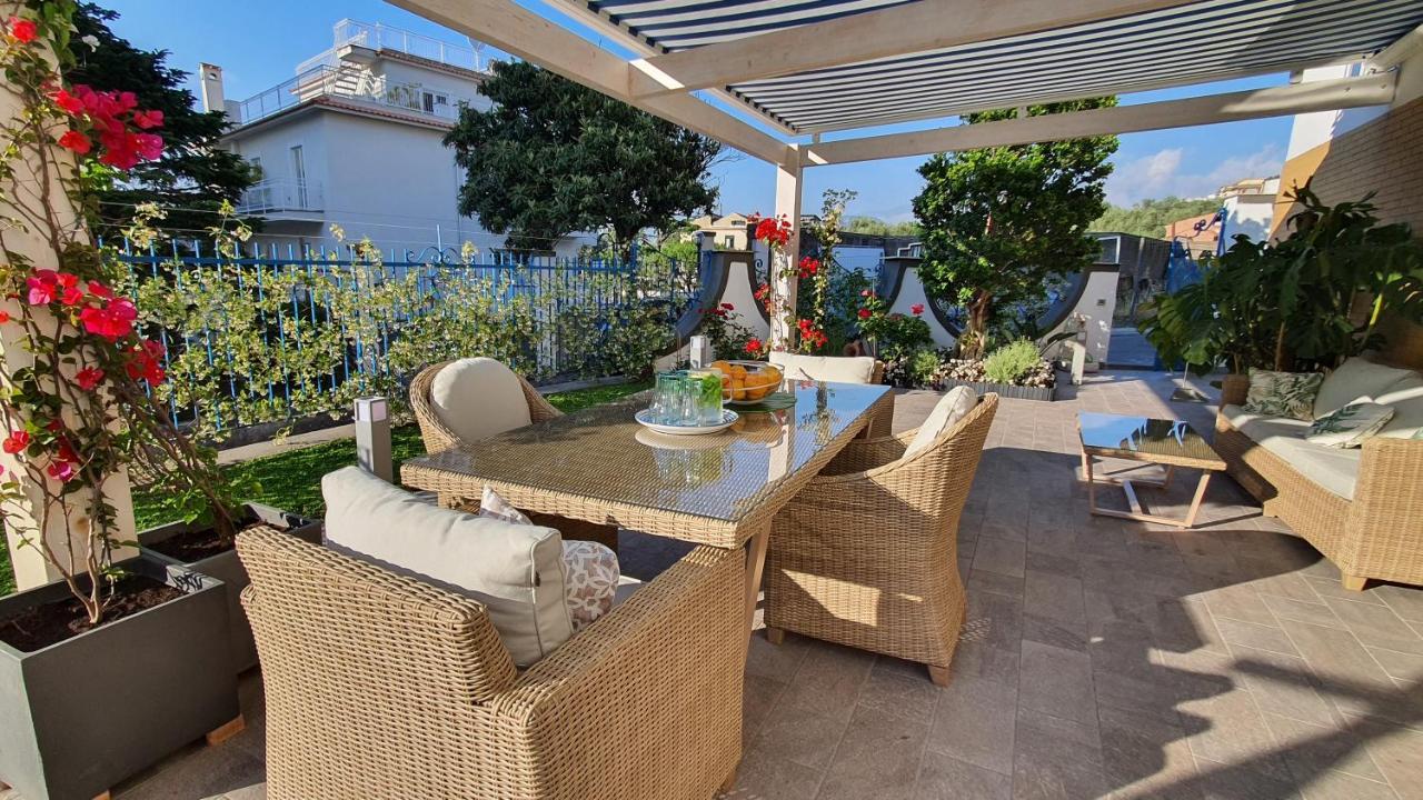 Sorrento Garden Room Bagian luar foto