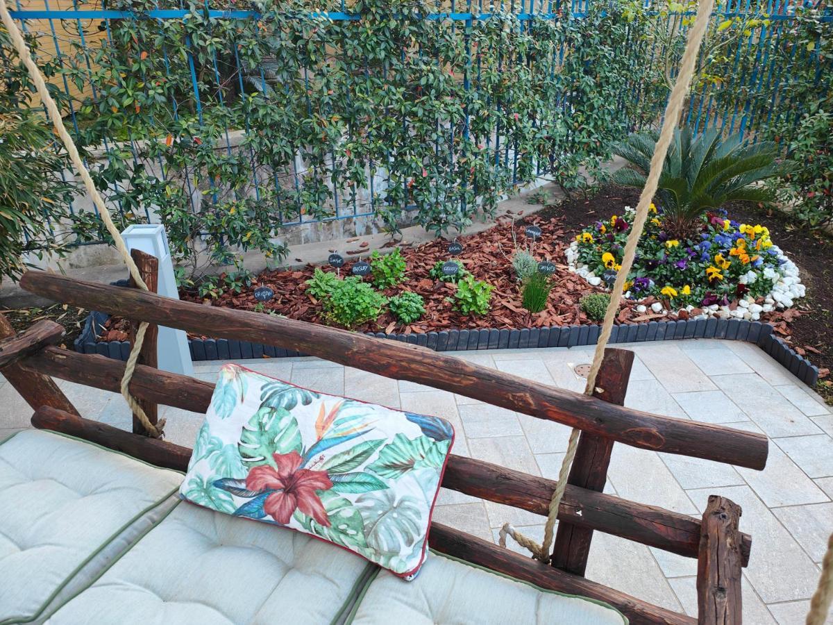 Sorrento Garden Room Bagian luar foto
