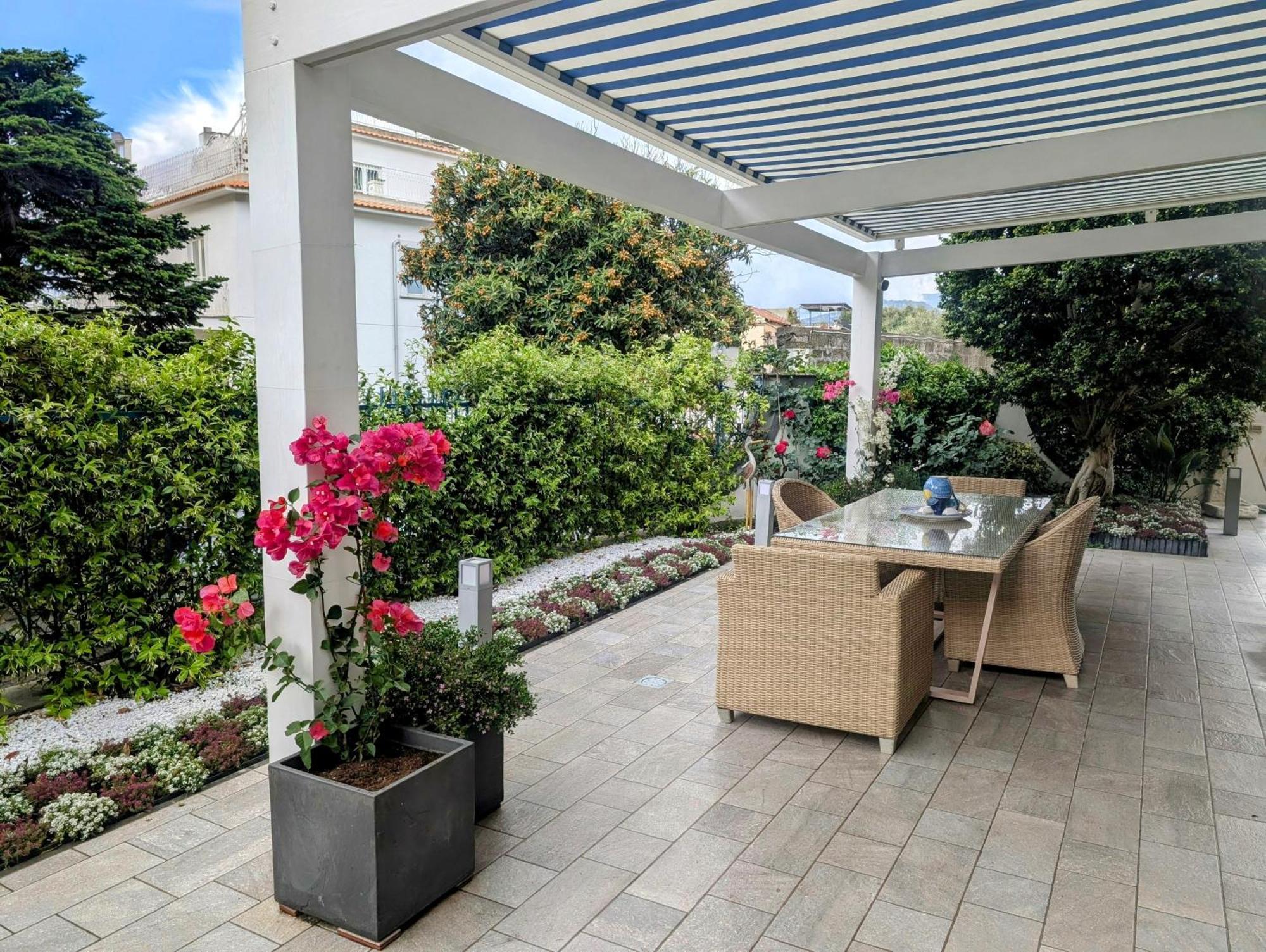 Sorrento Garden Room Bagian luar foto