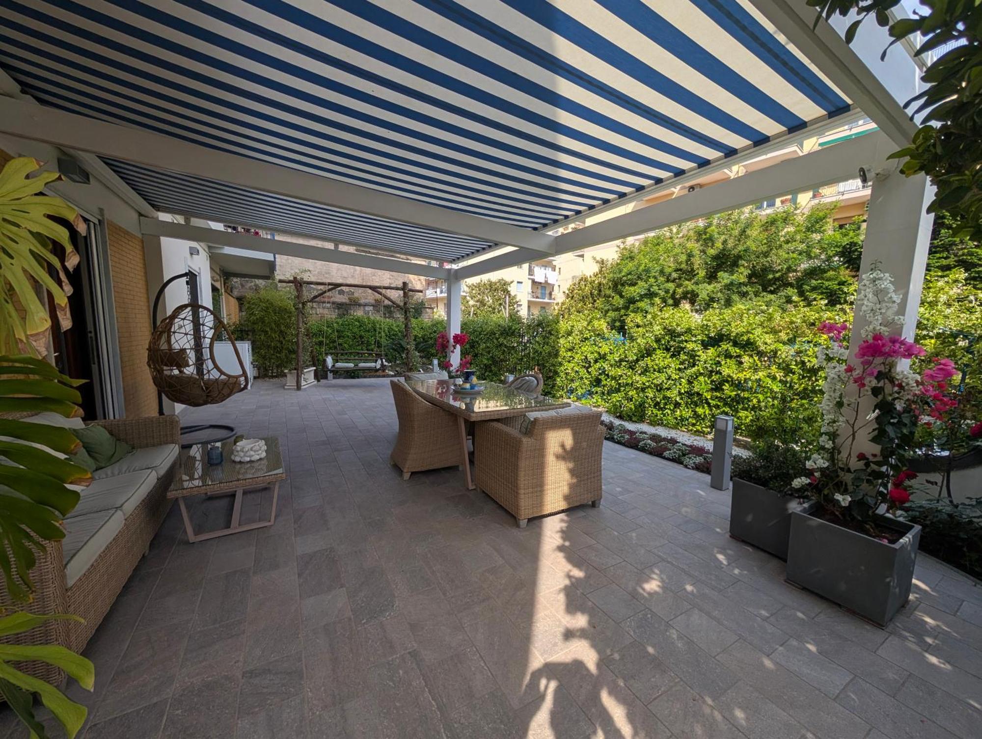 Sorrento Garden Room Bagian luar foto