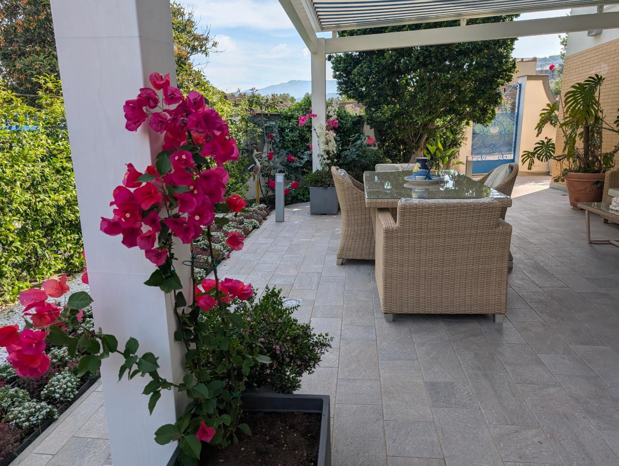 Sorrento Garden Room Bagian luar foto